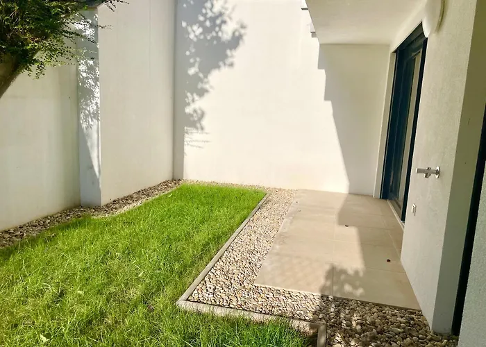 Modern With Garden & Free Parking Daire