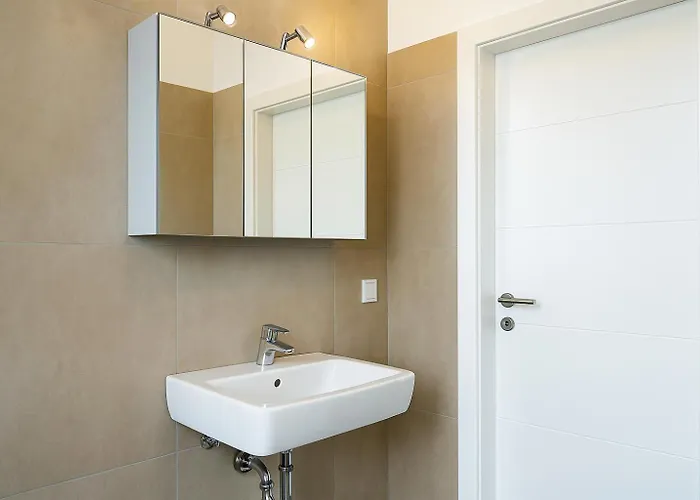 Modern With Garden & Free Parking