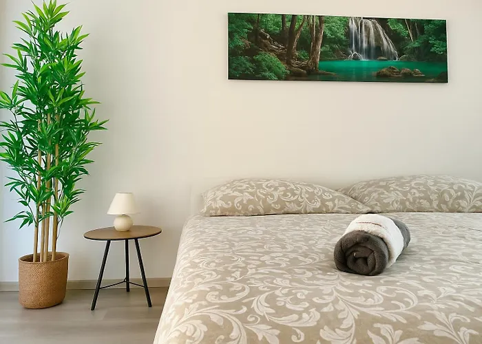 Modern With Garden & Free Parking