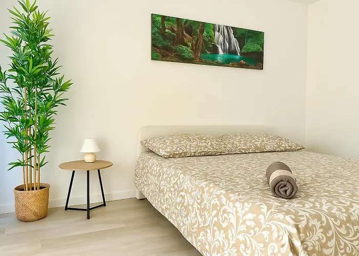 Modern With Garden & Free Parking *